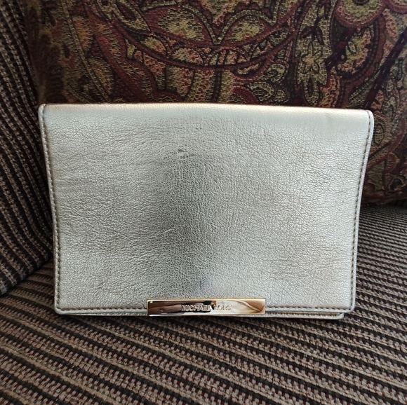Beautiful Gold Colored MK Michael Kors clutch purse wallet in great shape! - Picture 1 of 9